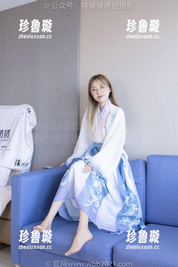 BoBoSocks袜啵啵-小甜豆 BoBoSocks袜啵啵 - 小甜豆的脚对脚在线图片–是互动还是默默的较劲呢?