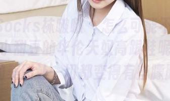 BoBoSocks袜啵啵 – 怎么可能不想再多看一眼小甜豆的华伦天奴高跟鞋呢，无圣光的美图让一切都变得有些朦胧。