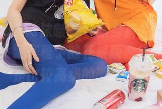 BoBoSocks袜啵啵 – 紧身裤外露的腰丝风采居然藏在稚予的花絮版合集里，这才是比较高级的诱惑啊。