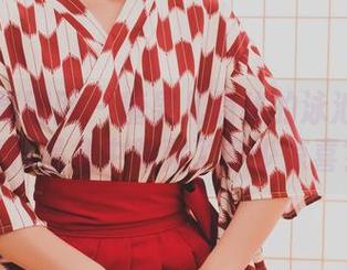 GIRLT果团网 – 糖果儿隐秘的泳池梦：高清作品集中隐藏了多少惊喜？