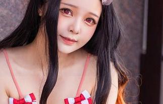 高清画质下的“Hachi小芭”，看她如何穿着蒂法泳装挑战清凉极限，图包太强。