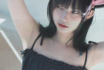 Hizzy(히지)的学姐潜能大揭秘：图集分享，保证让你舍不得划走！