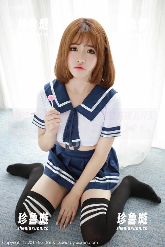 MFStar模范学院-唐琪儿il MFStar模范学院 - 泳池里的唐琪儿il无圣光,暗自为水下的小鱼儿们打了个卡。
