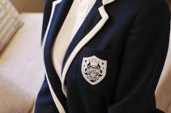 MFStar模范学院 – 当高清与双人遇见：汐汐爱吃草莓的套图让人心中一动，啊，这气氛。