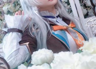 作品里Machi马吉的少女，像在默默向我传递一种无声的叛逆，真有趣。