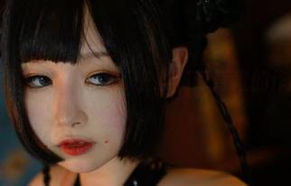 女孩在原图中肆意绽放，PAKI草莓酱的作品真会玩。