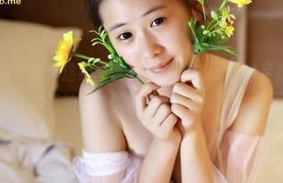 TGOD推女神 – 翻到这组写真，宋梓诺Bee的裸足有种让人想要靠近的奇妙氛围，别于一点点。