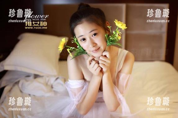 TGOD推女神 - 翻到这组写真，宋梓诺Bee的裸足有种让人想要靠近的奇妙氛围，别于一点点。