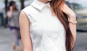 TuiGirl推女郎 – 王依萌全套裸足图集，讲真，踩在草地上那种感觉还是蛮爽的。