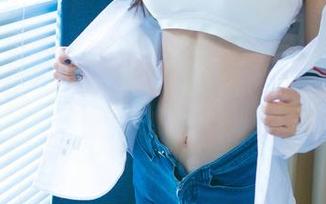 UGirls尤果网 – 双人组合的趣味摄影，艾霓莎的图片分享总是让人…想到一些事情。