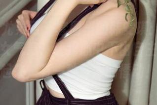 UGirls尤果网 – 套图里的韩安琪：私拍散发的少女气息，让我心中不由自主地翻滚起来，有一种青春的悸动！