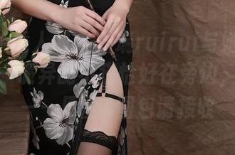 Xiuren秀人网 – 瑞瑞ruirui与她的夏日合影——诡异的小猫恰好在旁边，哈哈！——原图&图包请接收