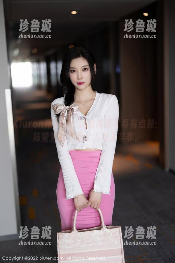 Xiuren秀人网-陆萱萱 Xiuren秀人网 - 这组高清写真有点辣:陆萱萱的红唇令人想入非非。