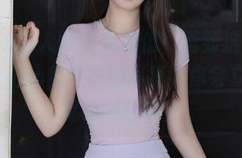 Xiuren秀人网 – 我相信，看到这组陈念灵Vickyao穿毛衣的写真，你会立刻爱上晃动的线球。