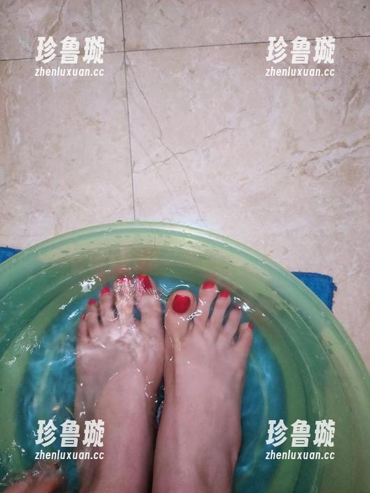 YuYu超甜丫 微密圈 - 最新上线!YuYu超甜丫女王——这个姿态就像在说“别想我轻易放过你”。