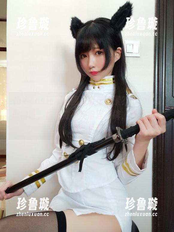 nagisa魔物喵 奶牛cos还用花园绿草作背景?nagisa魔物喵,你果然不按常理出牌,照片里暗藏玄机!