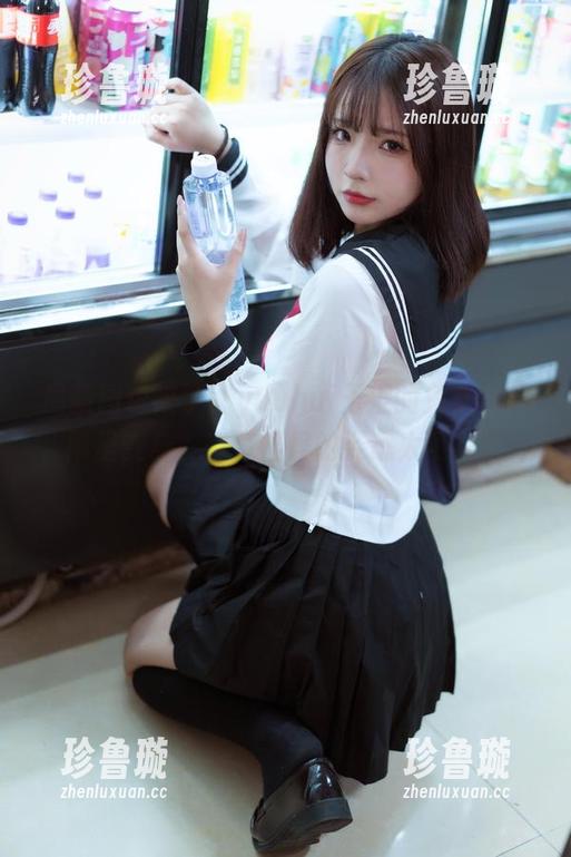 yuuhui玉汇 最新图包来了,yuuhui玉汇的兔女郎在雨里变身,奇奇怪怪的姿态太可爱!