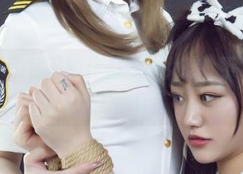 丽柜 – 小智贤的作品——女孩，下载之后有点不太一样了呢…