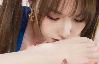 丽柜 – 夏天来了，看看由美的原图福利，光影下的她真的好迷人啊。