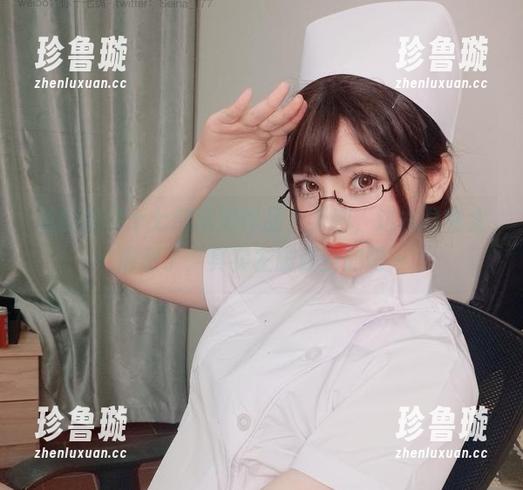 你十七鸽 最新的你十七鸽泳池作品,天呐,这水县也太清澈了,其实左脚是空的吧…