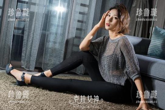克拉女神-YOYO 克拉女神 - YOYO的美足图册,让你体验‘只用脚趾也能出圈’的奇妙旅程!