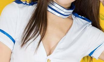 克拉女神 – 滑落的丝袜：珊珊写真合集里的不经意瞬间