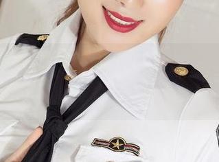 克拉女神 – 美图时间，璇子在黑色中轻松营造神秘感