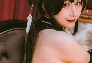 兔胖胖min的在线图集：碧蓝航线雷根斯堡，那个角度……Maybe下次再考虑调整一下？