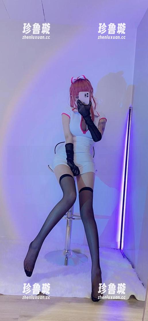 啾小妍Deer 哎呀,网盘里又发现了啾小妍Deer的美脚写真,真能撩。