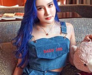 嗲囡囡 – 教室里的王婉悠Queen：图库翻转，下载教师的灵魂接力赛！