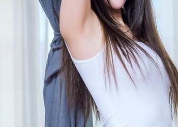 头条女神 – 在线追踪李丽莎的夏天：好像每一处贝壳都在窃窃私语