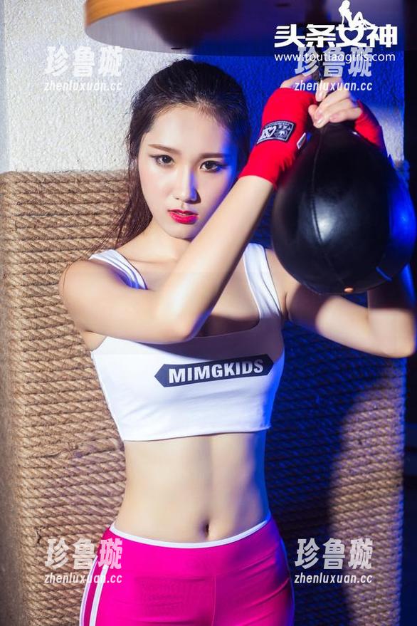头条女神-松果儿 头条女神 - 盘点松果儿的黑色美图合集,时而冷艳,时而灵动,真让人佩服!