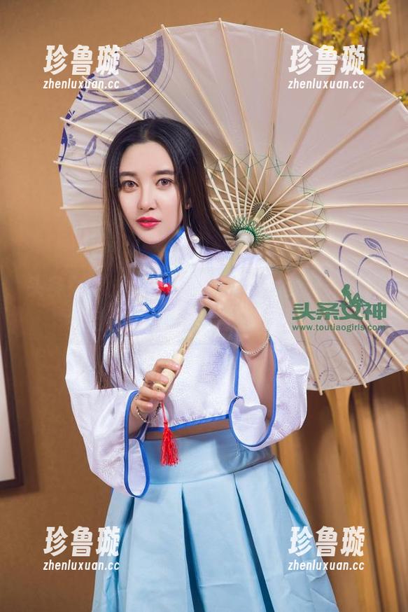 头条女神-莫晓希 头条女神 - 贵妃醉酒?不,是莫晓希偷偷给自己的私房图集加了点酒量!