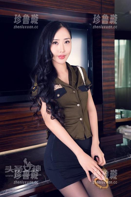 头条女神-钟晴 头条女神 - 看钟晴的女神气场,果然全套图集没甜到我,太过分了。