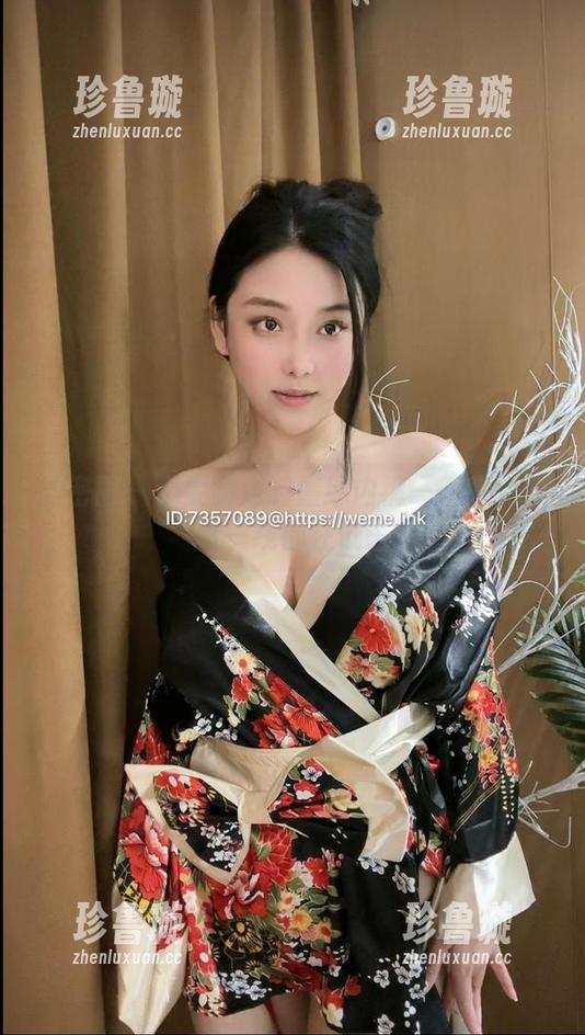 奶雯 微密圈 - 奶雯的定制墨绿内裤——每一针每一线都在低语