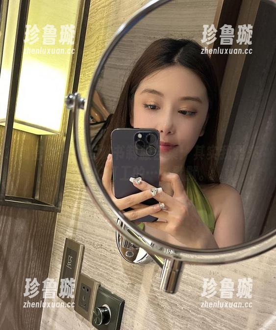 奶雯 微密圈 - 奶雯秘书制服合集:其实我是来给你们打工的……默默。
