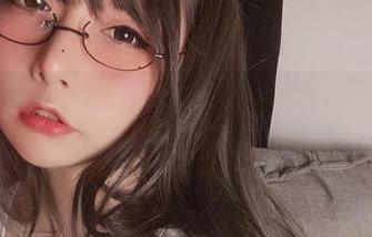 回眸一瞬，小泉学姐吖的天台美图果然不太一样，拍得太会撩了！