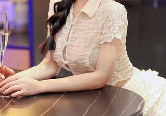 尤蜜荟 – “无圣光”聊点正经的？不柠bling的女王很有意思哦！