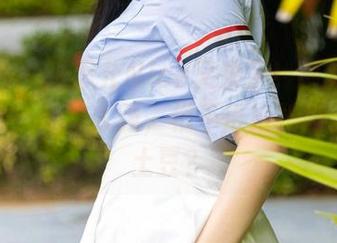 尤蜜荟 – 张思允Nice又来了！最新图库里的女王气息太强，恨不得给她献上我的土豆？