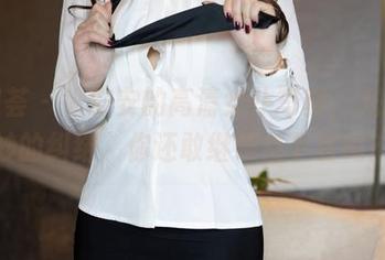 尤蜜荟 – 徐安安的高清女仆写真，充满奇妙的纠结，你还敢继续往下看吗？