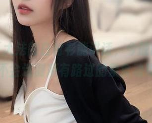 如果布丁大法的白衬衫能讲话，今晚的美图合集该不会迷倒所有路过的素食动物吧？