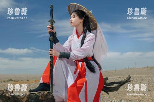 年年Nnian的油亮图包，身材曲线，涂脂抹粉的，千人千面，谁来给我个科普？