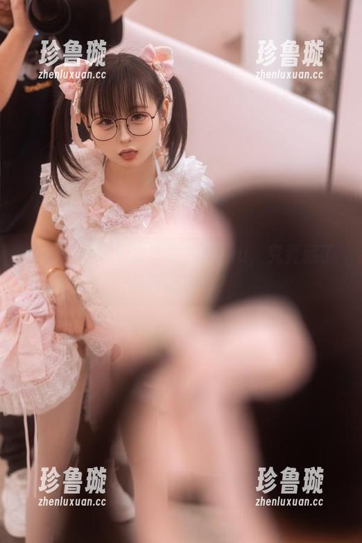 幼水铃衣 精选作品:幼水铃衣的Miku,究竟藏了多少眼神杀?