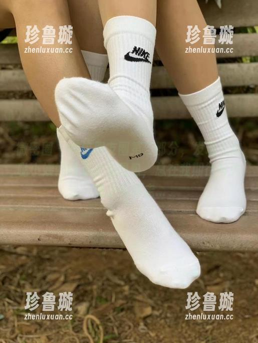 无敌哒小姨妈 微密圈 - 微信朋友圈第二部分,发现无敌哒小姨妈的无圣光图包,总在我期待与失望之间游走...
