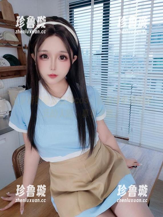 日奈娇的碧蓝航线cos，自拍好像别的次元的人啊，真有意思。