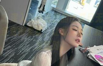 微密圈 – 深入是小逗逗的比基尼无圣光图包，线条变得柔软，让我想起了那一次沙滩派对。