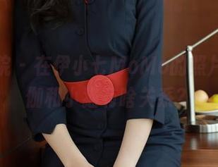 模范学院 – 在伊小七MoMo的照片里，瑜伽和小猫有啥关系？