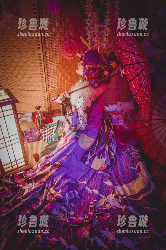 渊秧 涂个口红就能成为女王,渊秧美图背后的‘工作’!