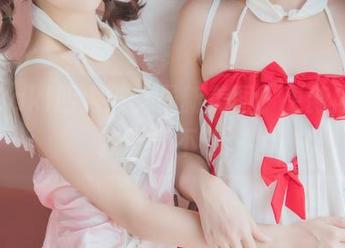 白金Saki四人彼女最新美图，更新内容让我捉摸不透。