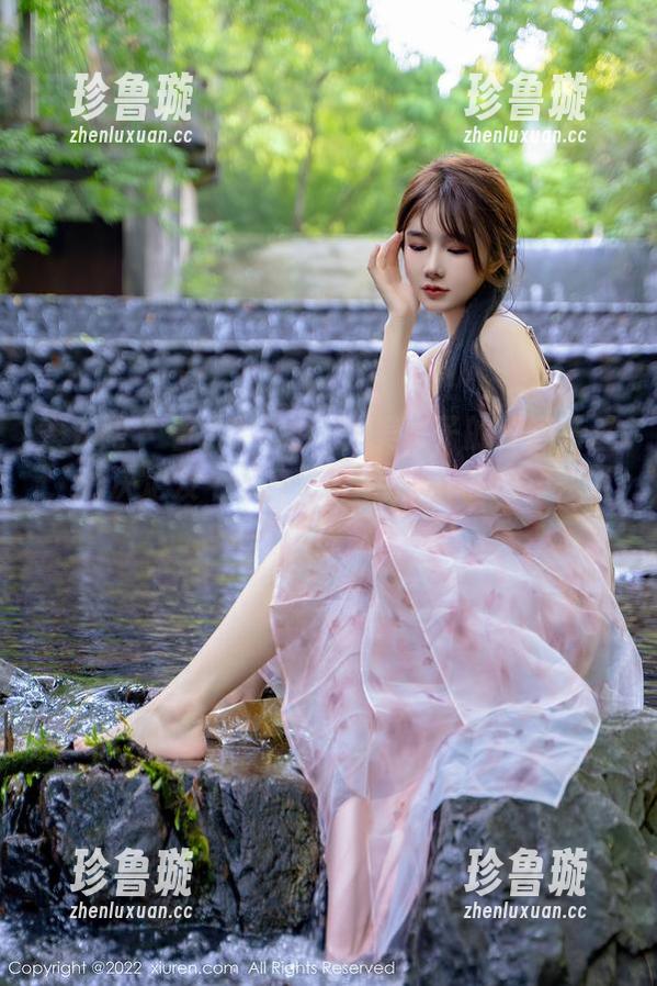 秀人网-Mieko林美惠子 秀人网 - 看了Mieko林美惠子的油亮套图,我决定发个朋友圈:“油腻也是一种风格!”